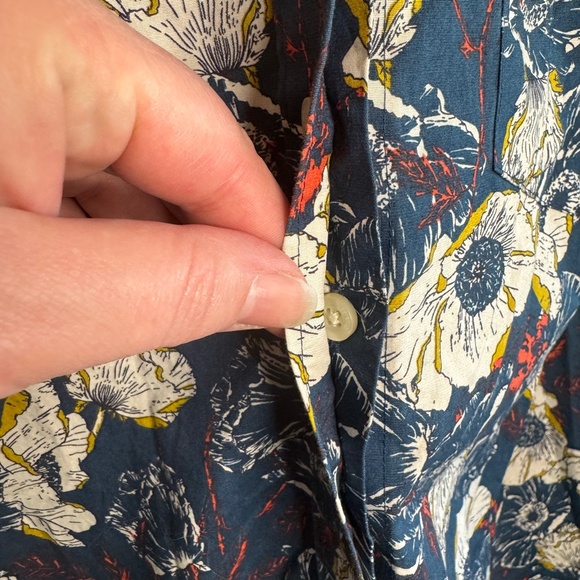 Duluth Trading Wrinkle Fighter Womens Button Down Shirt Blue Floral Size 1X - Picture 6 of 7